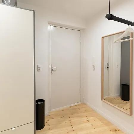 Aroser Allee 아파트 *