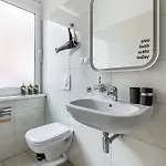 Aroser Allee アパート